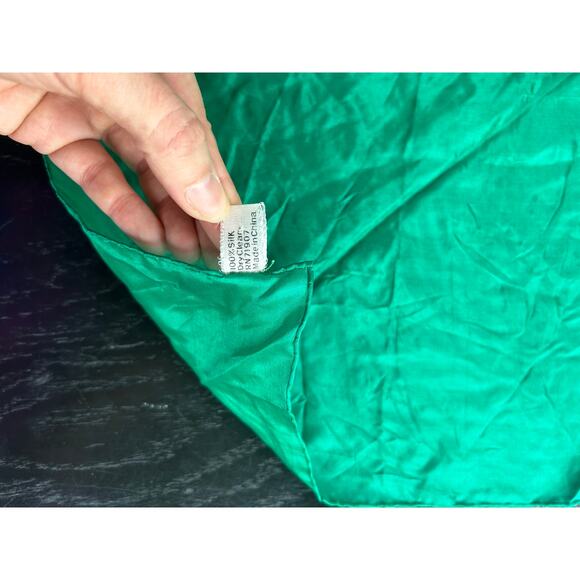 Vtg Silk road- Emerald Green- Shiny 34x34" jewel tone- Solid Color some wear - Picture 5 of 5